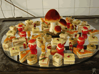 canap&eacute;s cocktails &agrave; livr&eacute;s